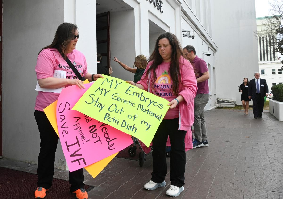 Supporters of legislation safeguarding in vitro fertilization (IVF) treatments prepare to lobby lawmakers at the Alabama State House in Montgomery, Alabama, U.S. February 28, 2024. REUTERS/Julie Bennett